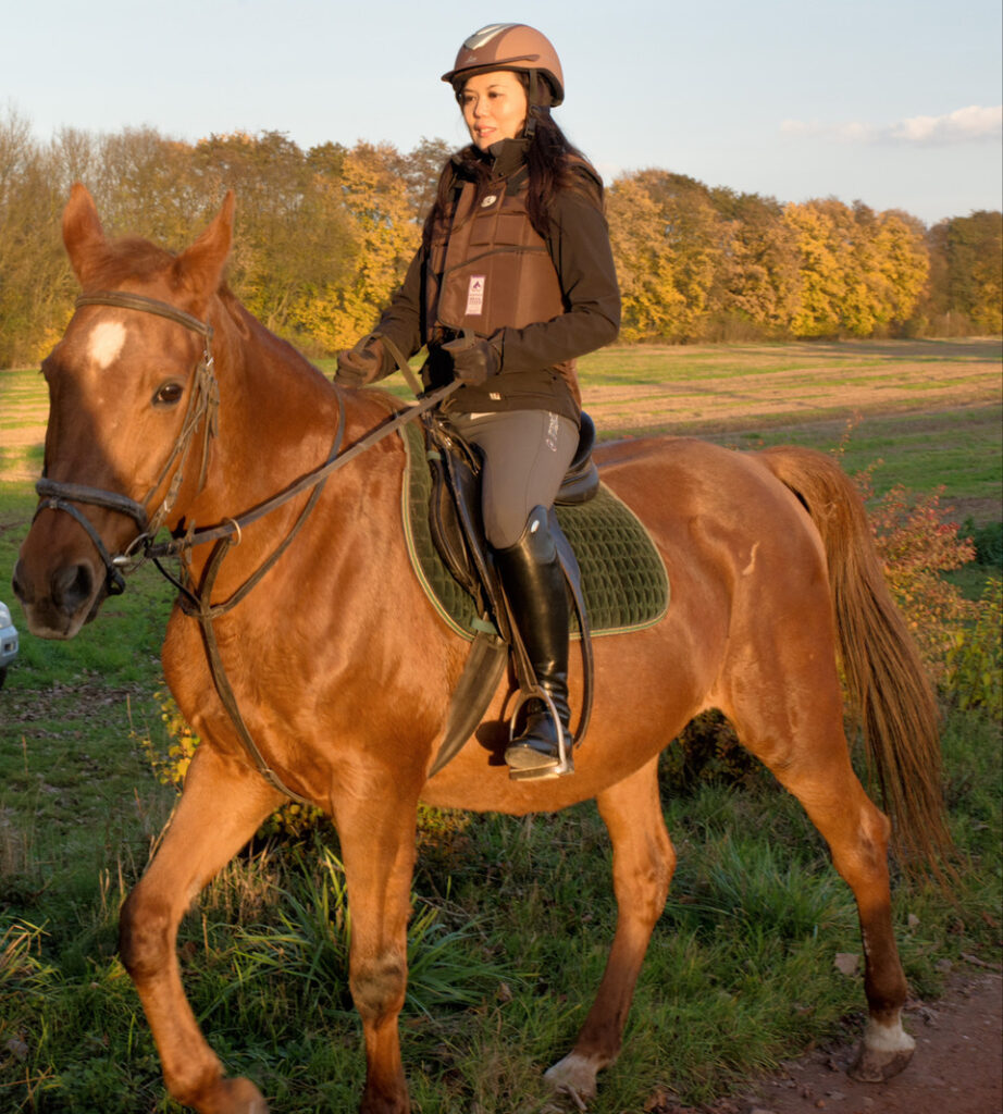 Namiko Sakamoto
阪本 なみ子
Horse riding
Horse back
Veterinary 
Veterina
Lovosice