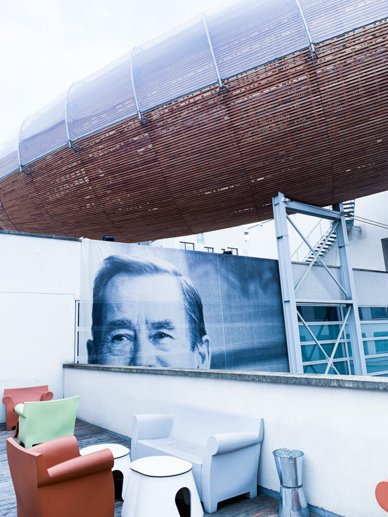 Václav Havel
仮面夫婦
František Havlíček
HR
Namiko Sakamoto